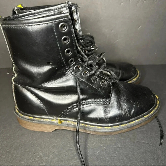 Dr Martens England Made Black Combat Boot 10 Eye Thrashed Street Lace Up - Picture 6 of 13